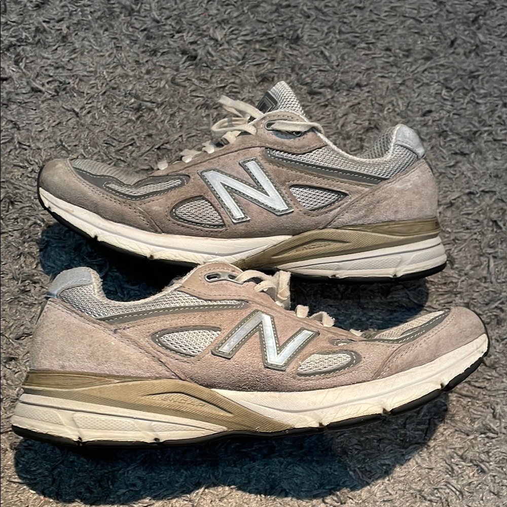 New balance 990 v4